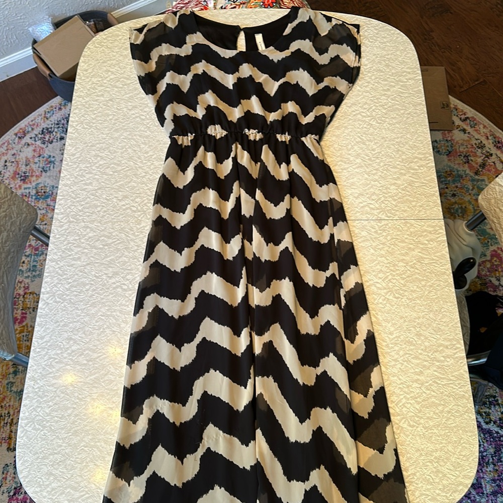 teenpLo black and cream chevron maxi. Size medium